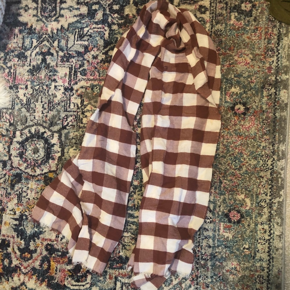 GAP Checkered scarf